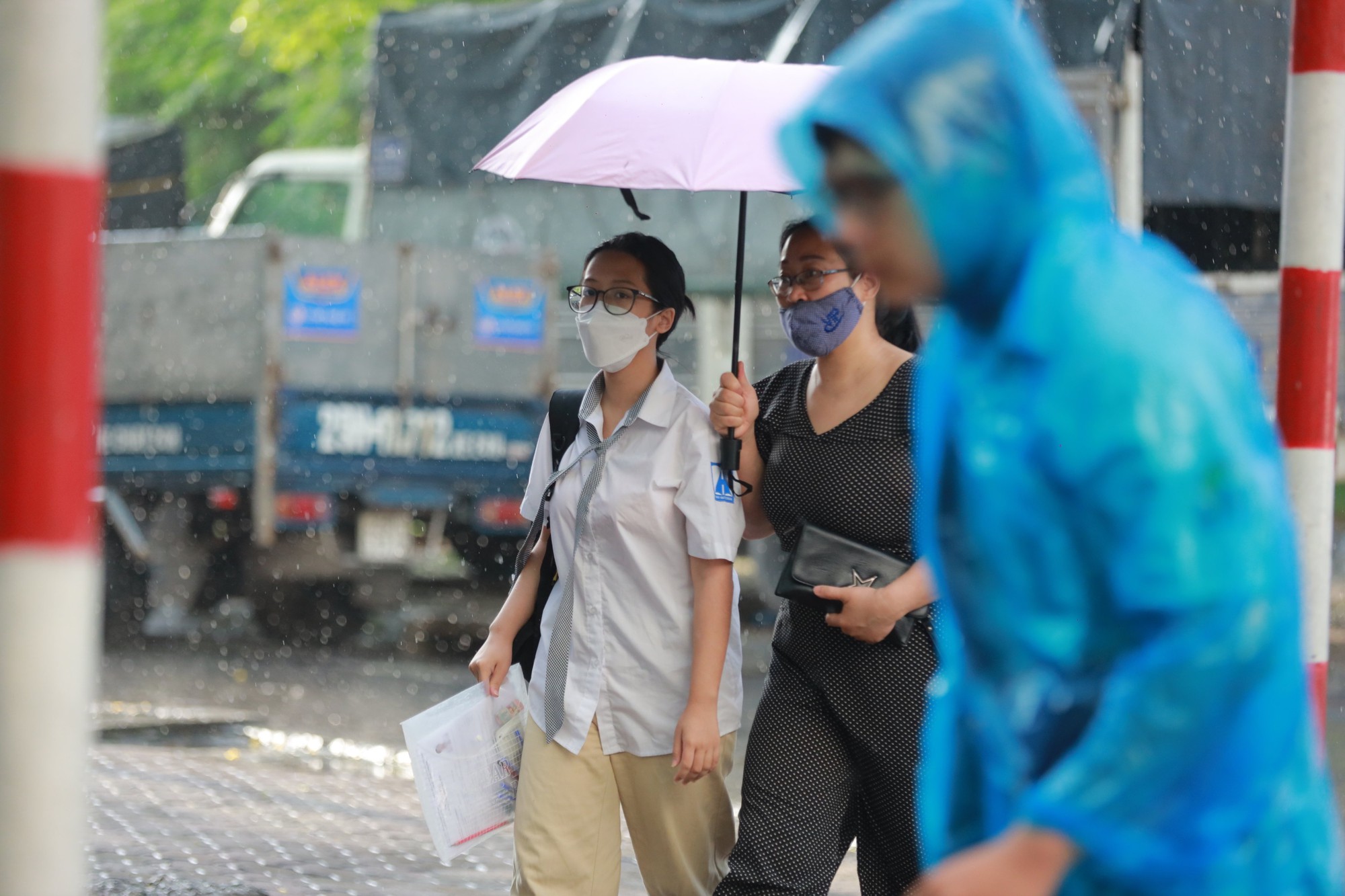 Tâm trạng và mong đợi của phụ huynh sau 12 năm đèn sách của các sĩ tử - Ảnh 6.