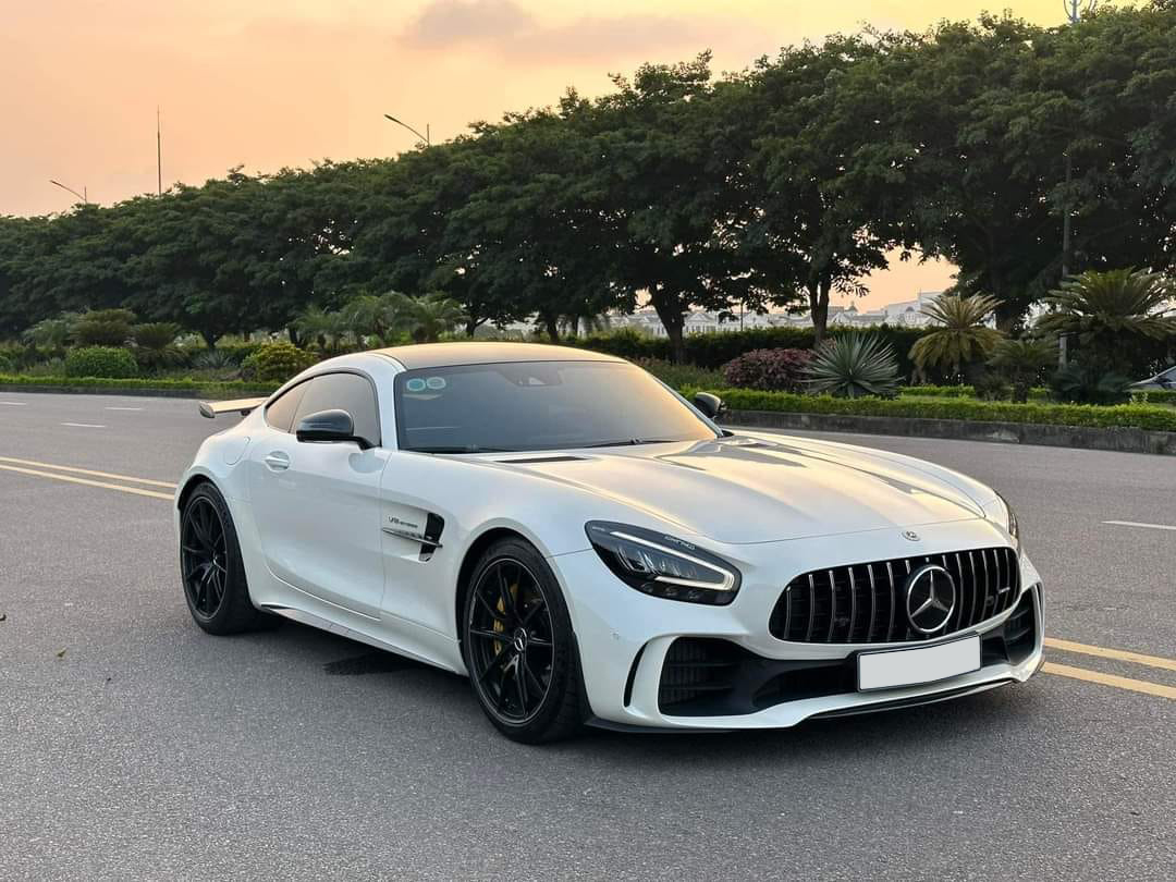 Bán Mercedes-Amg Gt R Hàng Hiếm Mới Đi 1.400Km, Người Bán Chia Sẻ: 'Tiết  Kiệm Gần 3 Tỷ'