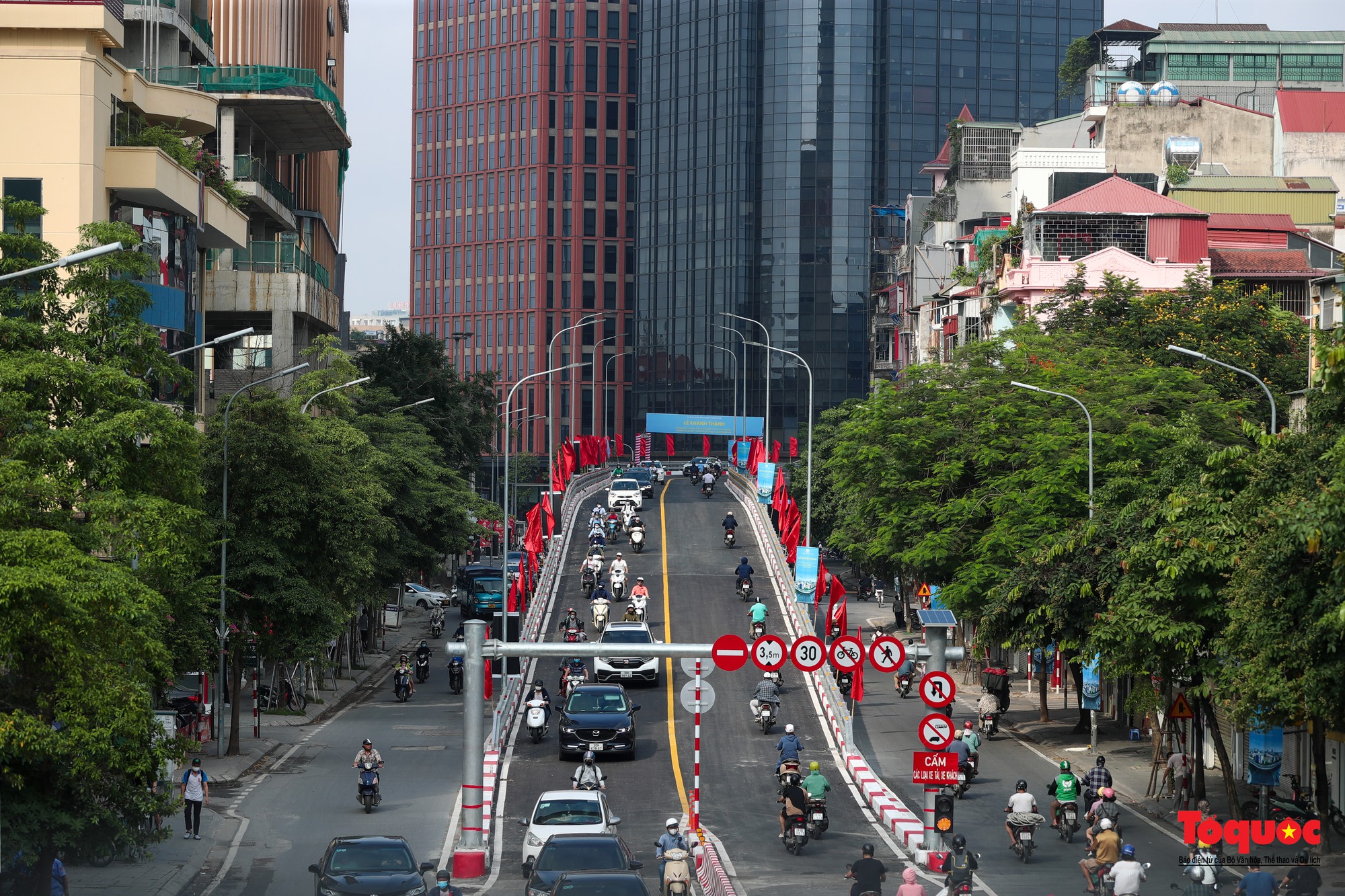 Chính thức thông xe cầu vượt chữ C gần 150 tỉ đồng ở Hà Nội  - Ảnh 8.