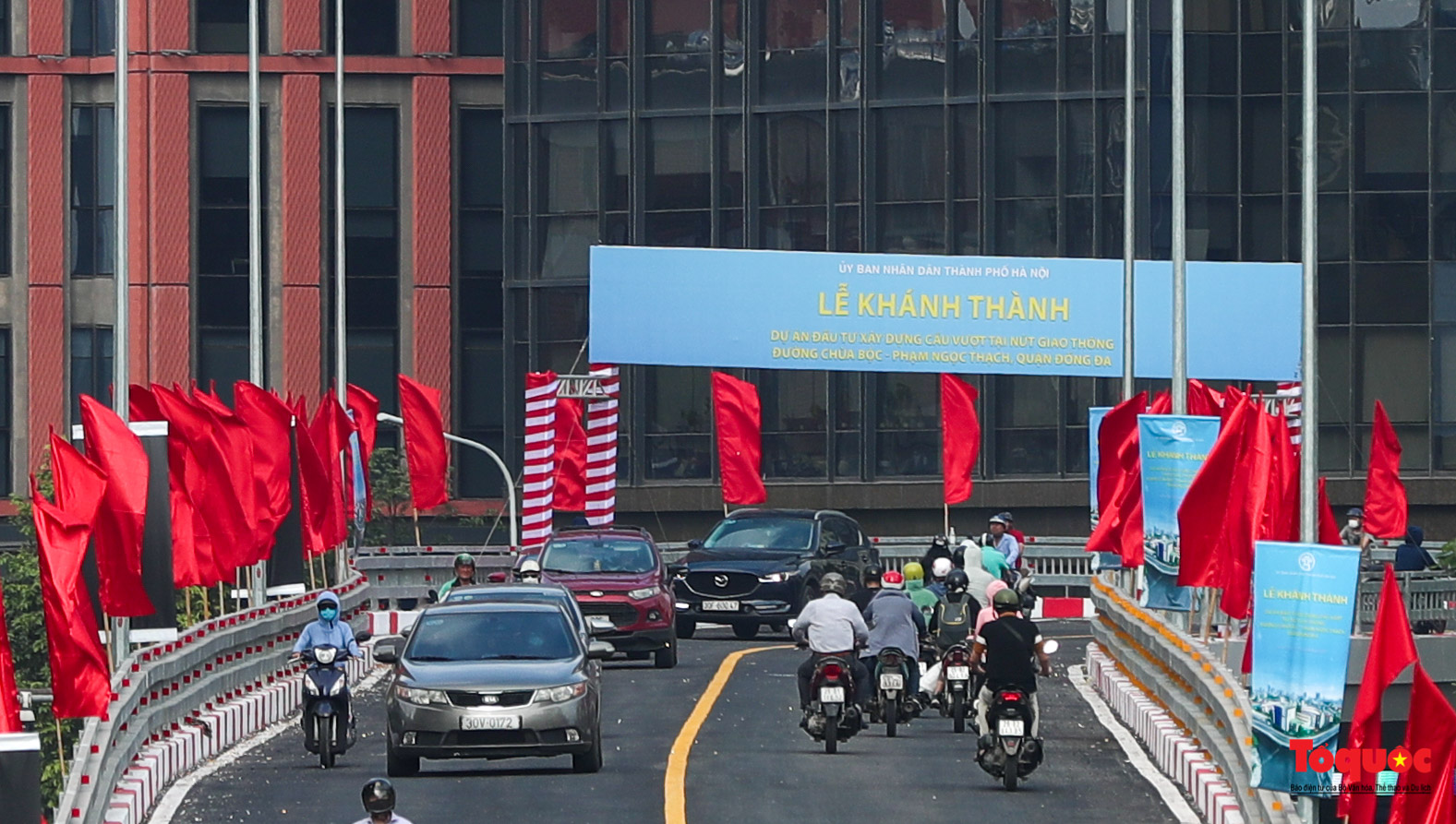 Chính thức thông xe cầu vượt chữ C gần 150 tỉ đồng ở Hà Nội  - Ảnh 7.