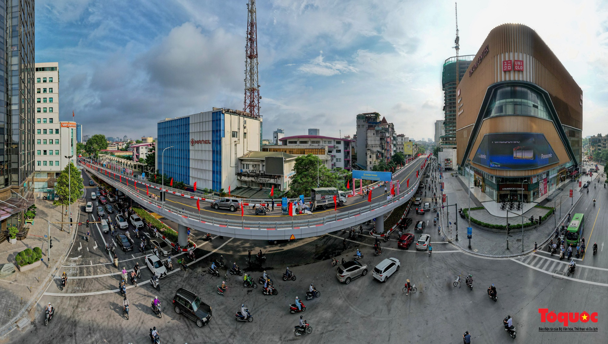 Chính thức thông xe cầu vượt chữ C gần 150 tỉ đồng ở Hà Nội  - Ảnh 1.