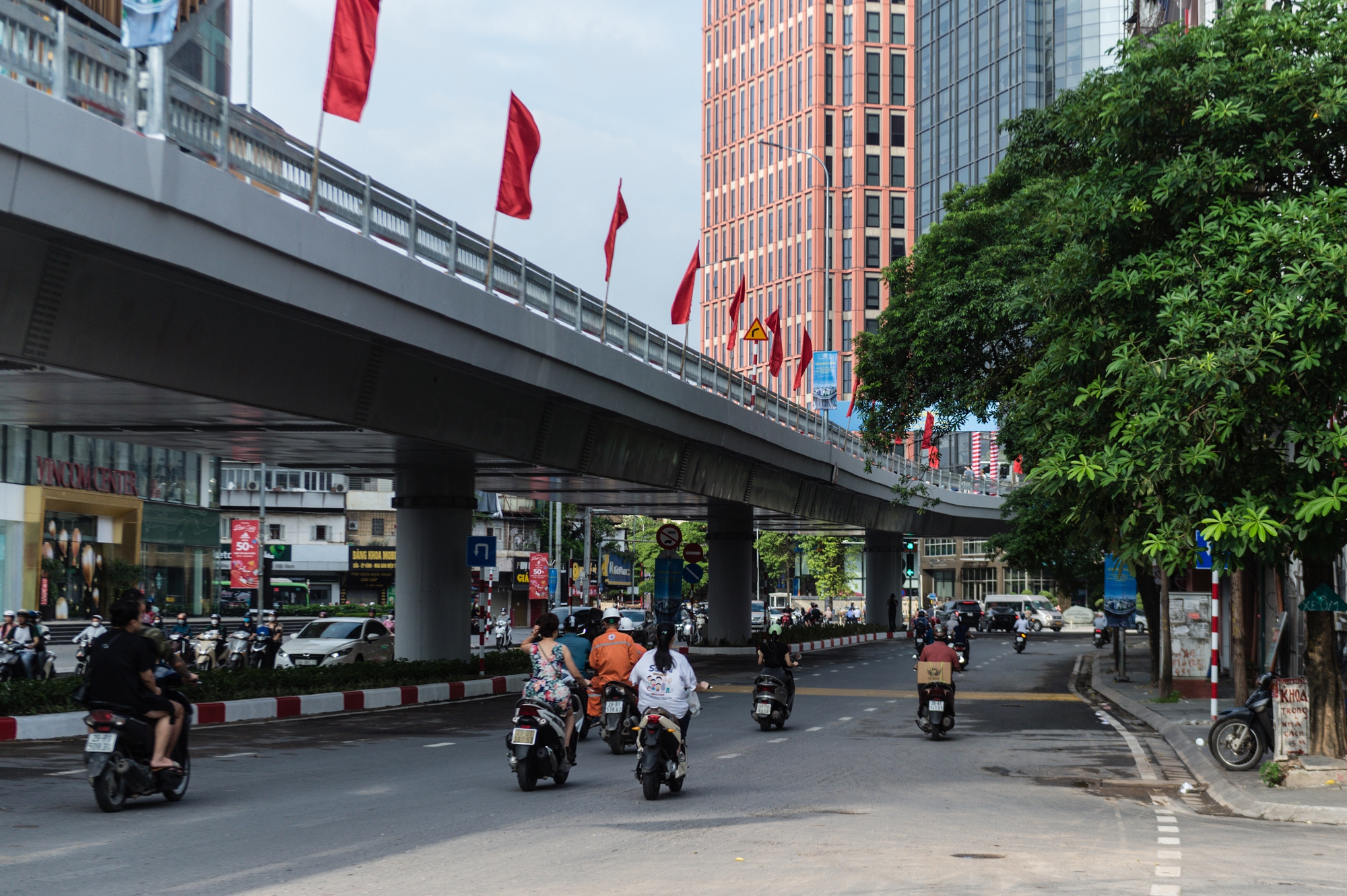 Hà Nội: Chính thức thông xe cầu vượt chữ C gần 150 tỷ đồng - Ảnh 8.