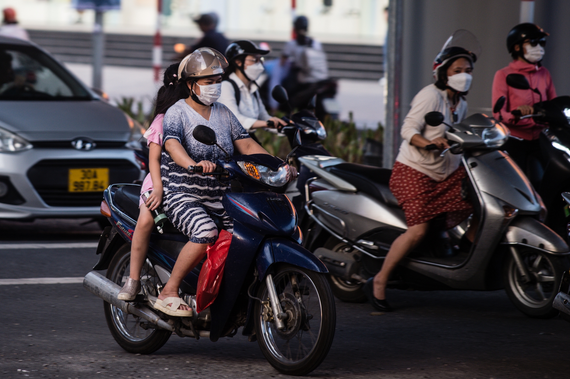 Cầu vượt chữ C Chùa Bộc - Phạm Ngọc Thạch thông xe:  Vẫn chưa thoát khỏi cảnh ùn tắc kéo dài - Ảnh 9.