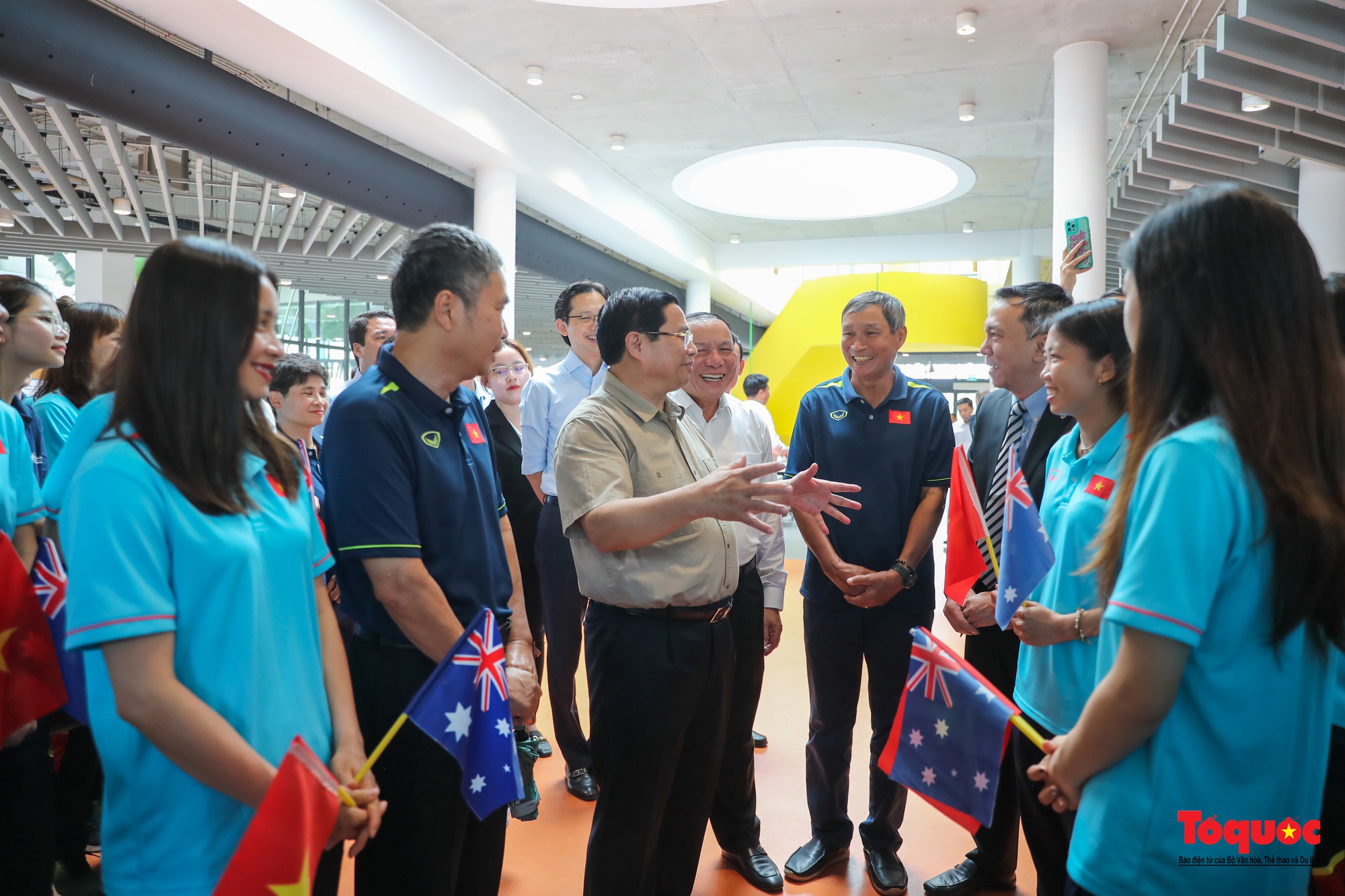 Thủ tướng Phạm Minh Chính và Thủ tướng Anthony Albanese thăm, động viên đội tuyển bóng nữ - Ảnh 12.