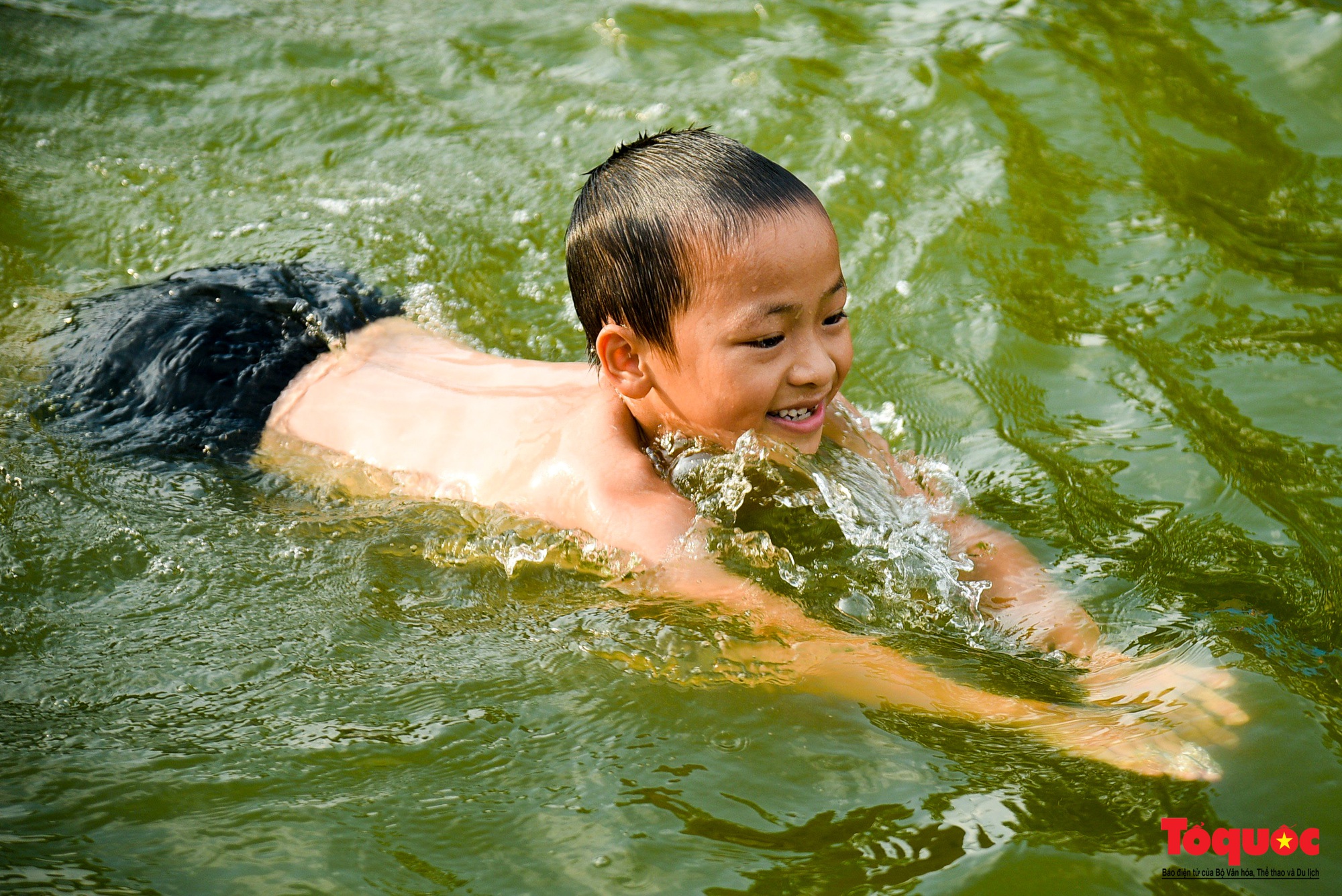 Hà Nội: Người dân chi tiền tỷ biến ao làng thành bể bơi miễn phí cho trẻ em - Ảnh 11.