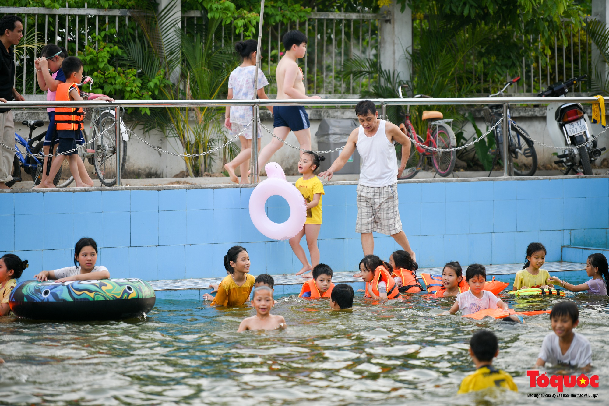 Hà Nội: Người dân chi tiền tỷ biến ao làng thành bể bơi miễn phí cho trẻ em - Ảnh 8.