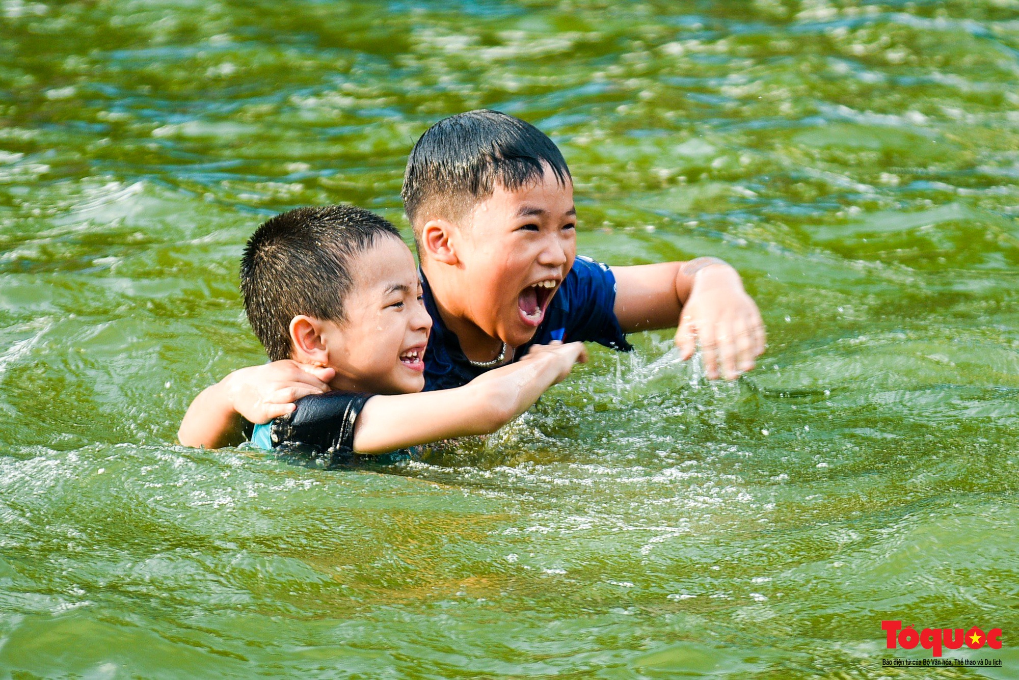 Hà Nội: Người dân chi tiền tỷ biến ao làng thành bể bơi miễn phí cho trẻ em - Ảnh 18.