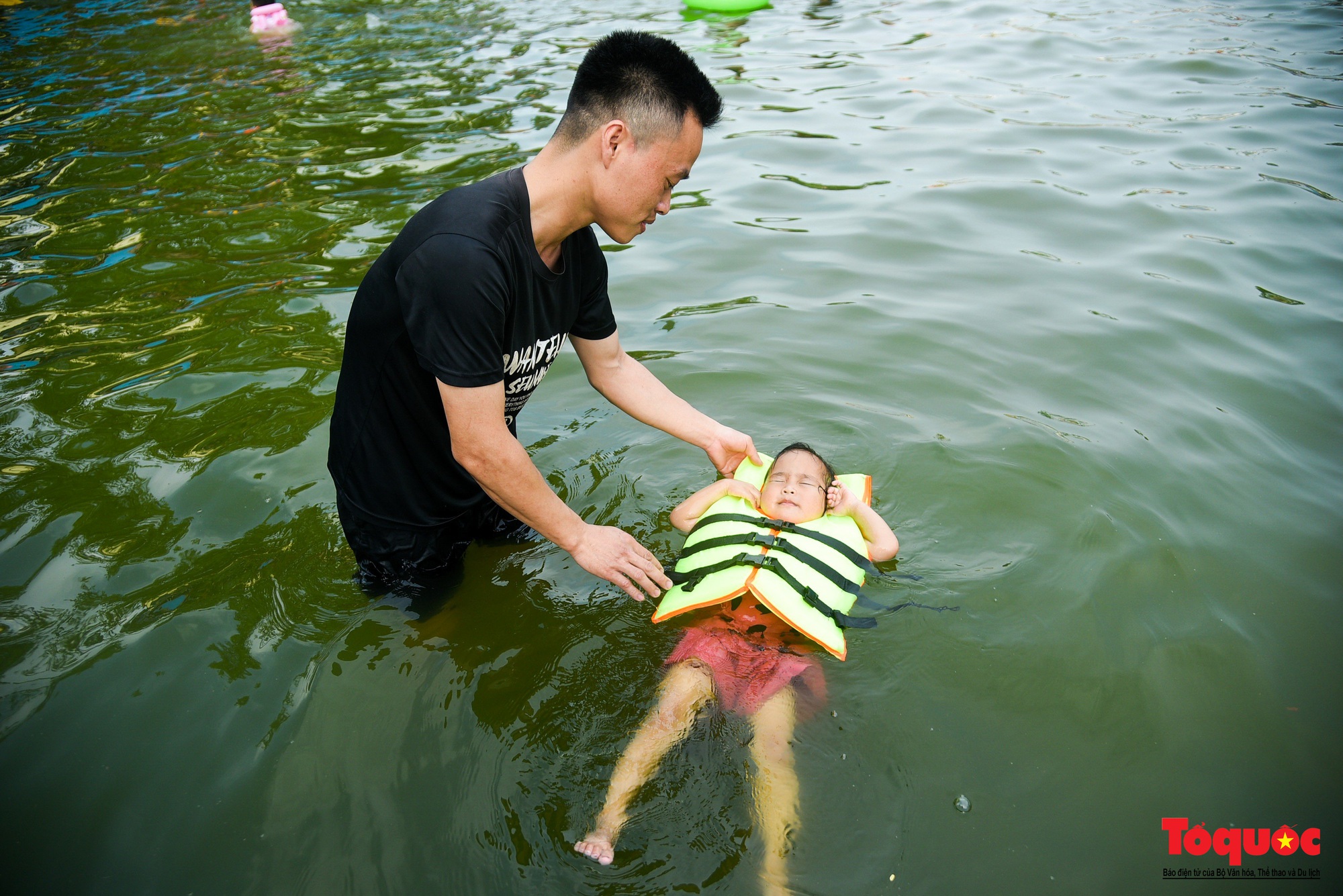 Hà Nội: Người dân chi tiền tỷ biến ao làng thành bể bơi miễn phí cho trẻ em - Ảnh 10.