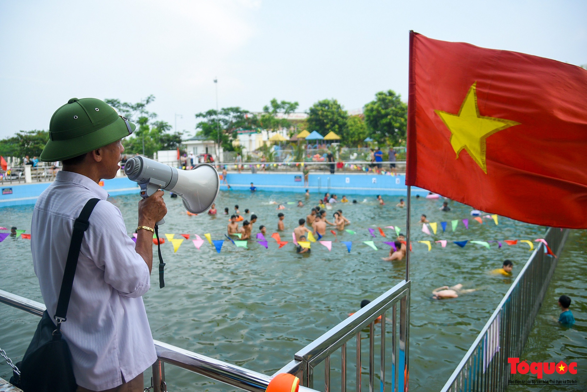 Hà Nội: Người dân chi tiền tỷ biến ao làng thành bể bơi miễn phí cho trẻ em - Ảnh 19.