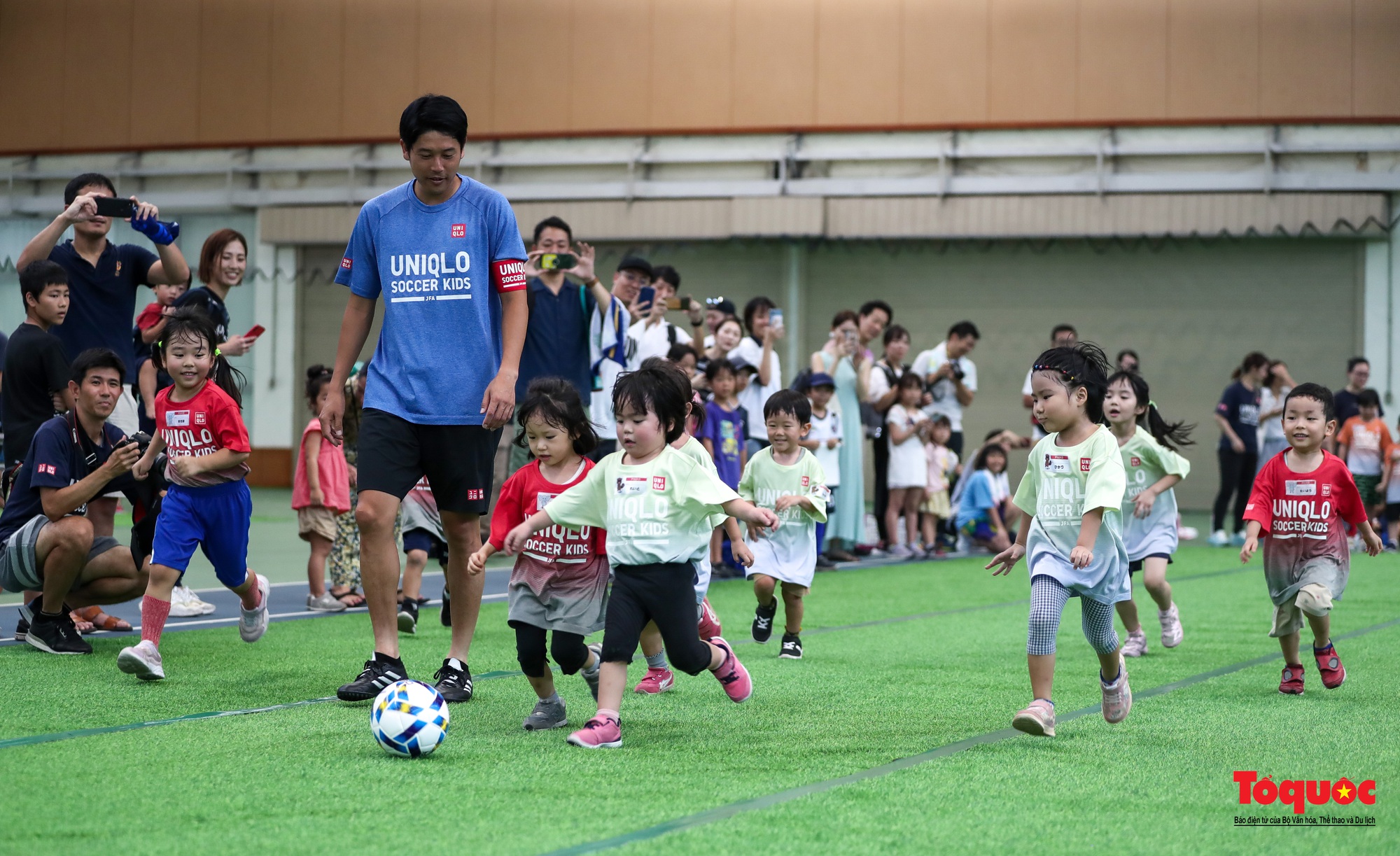 Trẻ em thích thú  trải nghiệm bóng đá thiếu nhi cùng với ngôi sao bóng đá Việt Nam và Nhật Bản - Ảnh 5.