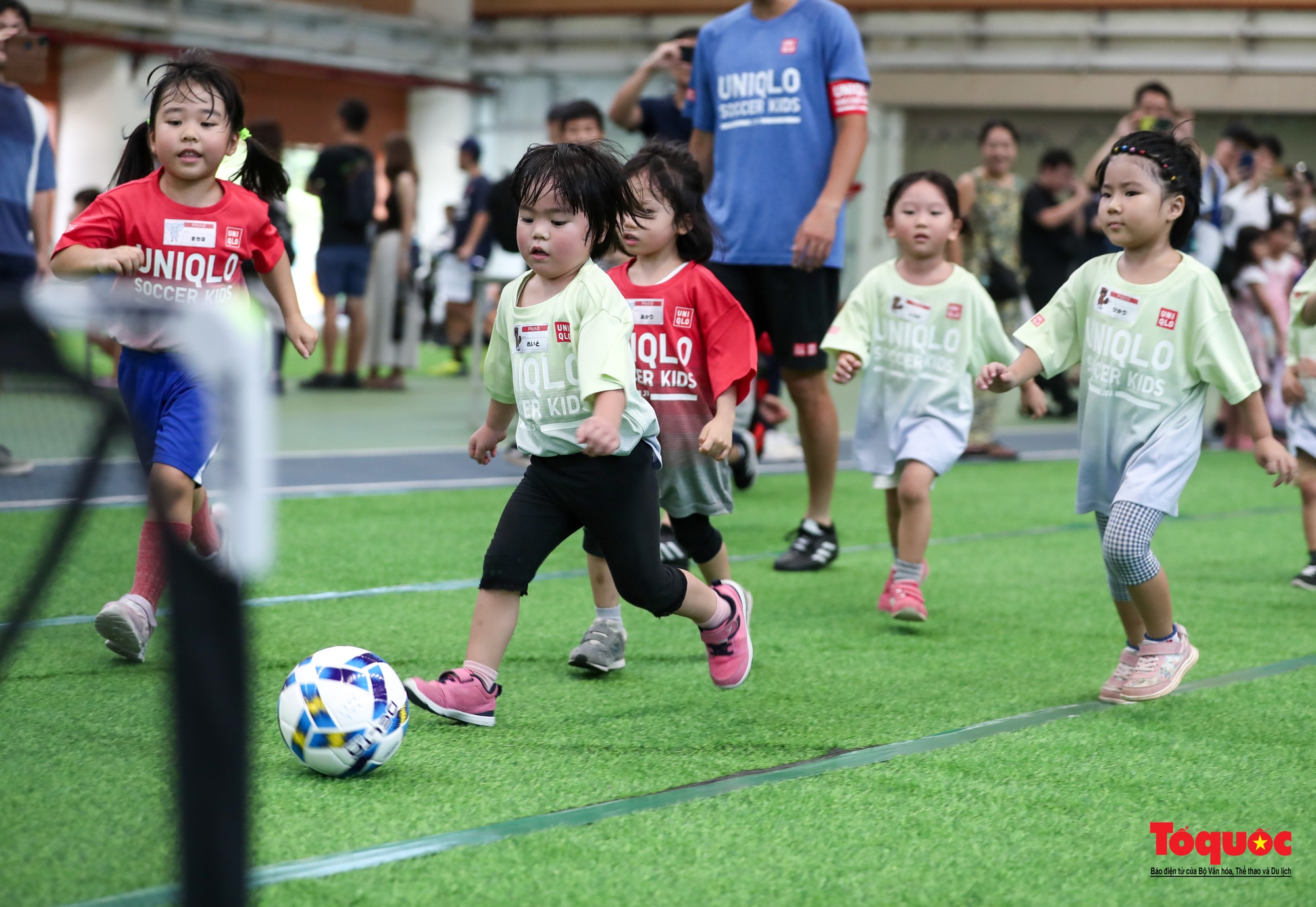 Trẻ em thích thú  trải nghiệm bóng đá thiếu nhi cùng với ngôi sao bóng đá Việt Nam và Nhật Bản - Ảnh 17.