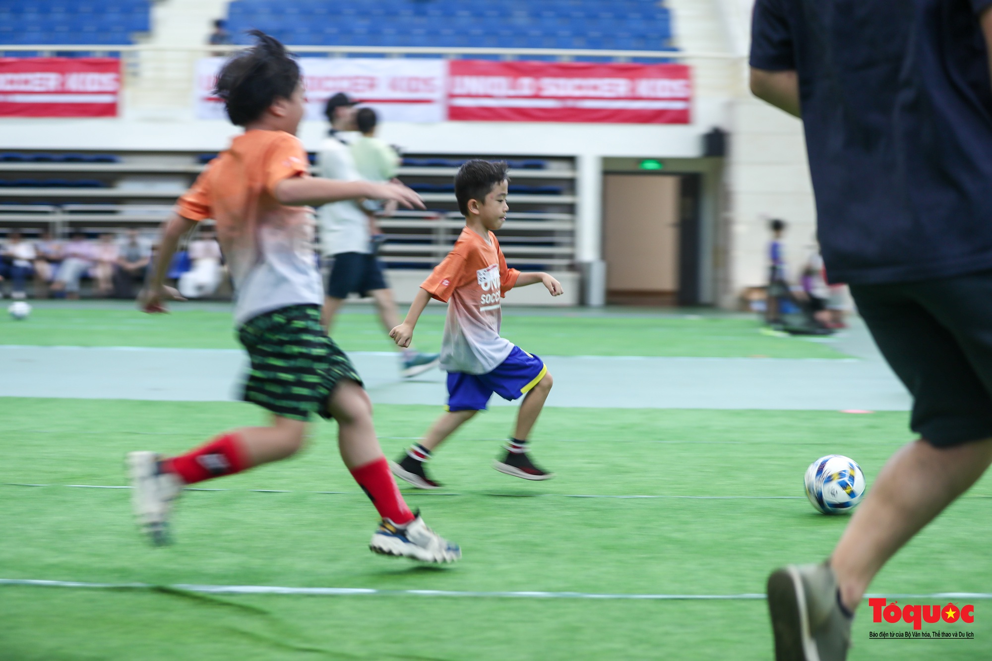 Trẻ em thích thú  trải nghiệm bóng đá thiếu nhi cùng với ngôi sao bóng đá Việt Nam và Nhật Bản - Ảnh 12.