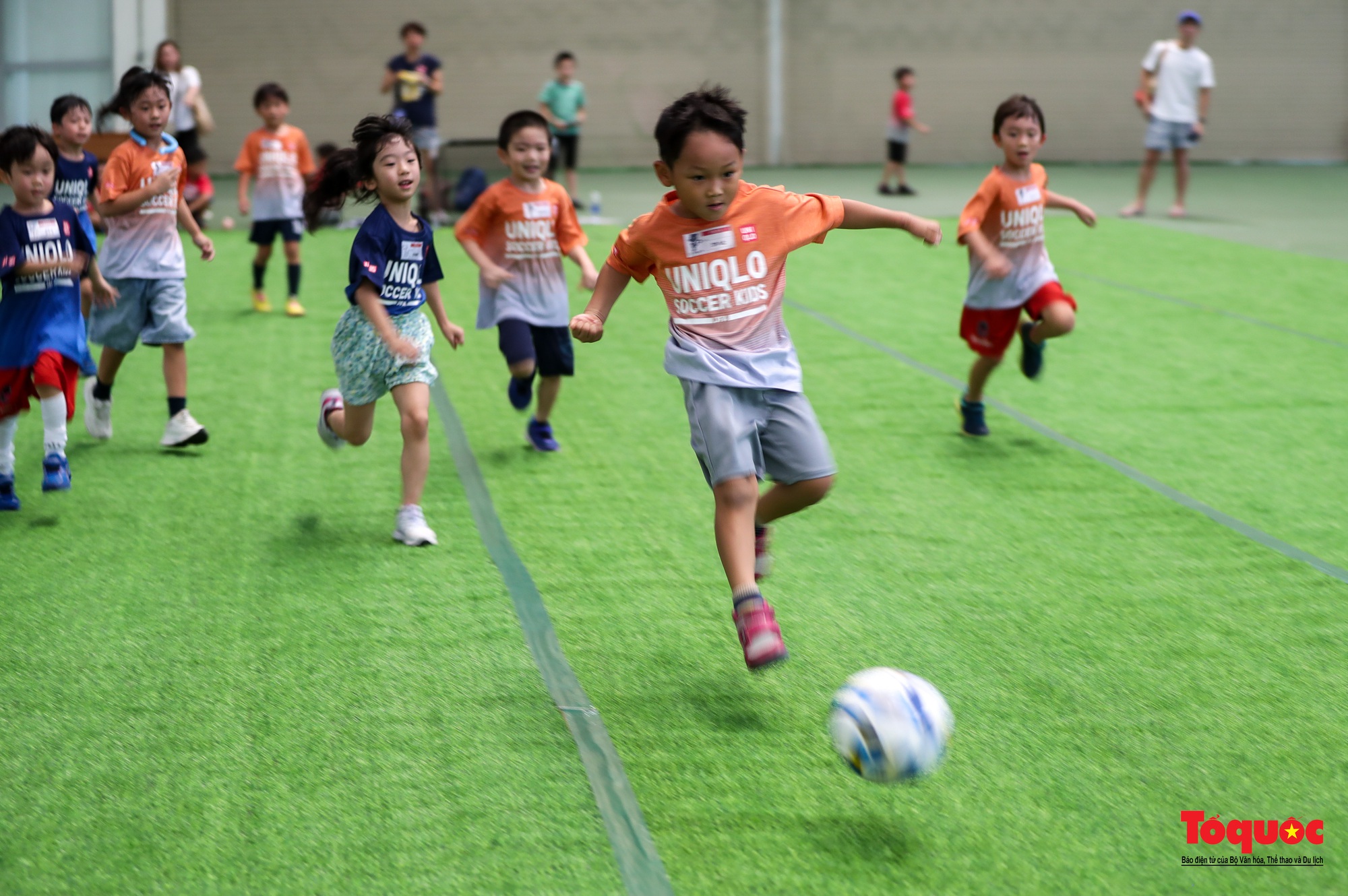 Trẻ em thích thú  trải nghiệm bóng đá thiếu nhi cùng với ngôi sao bóng đá Việt Nam và Nhật Bản - Ảnh 14.