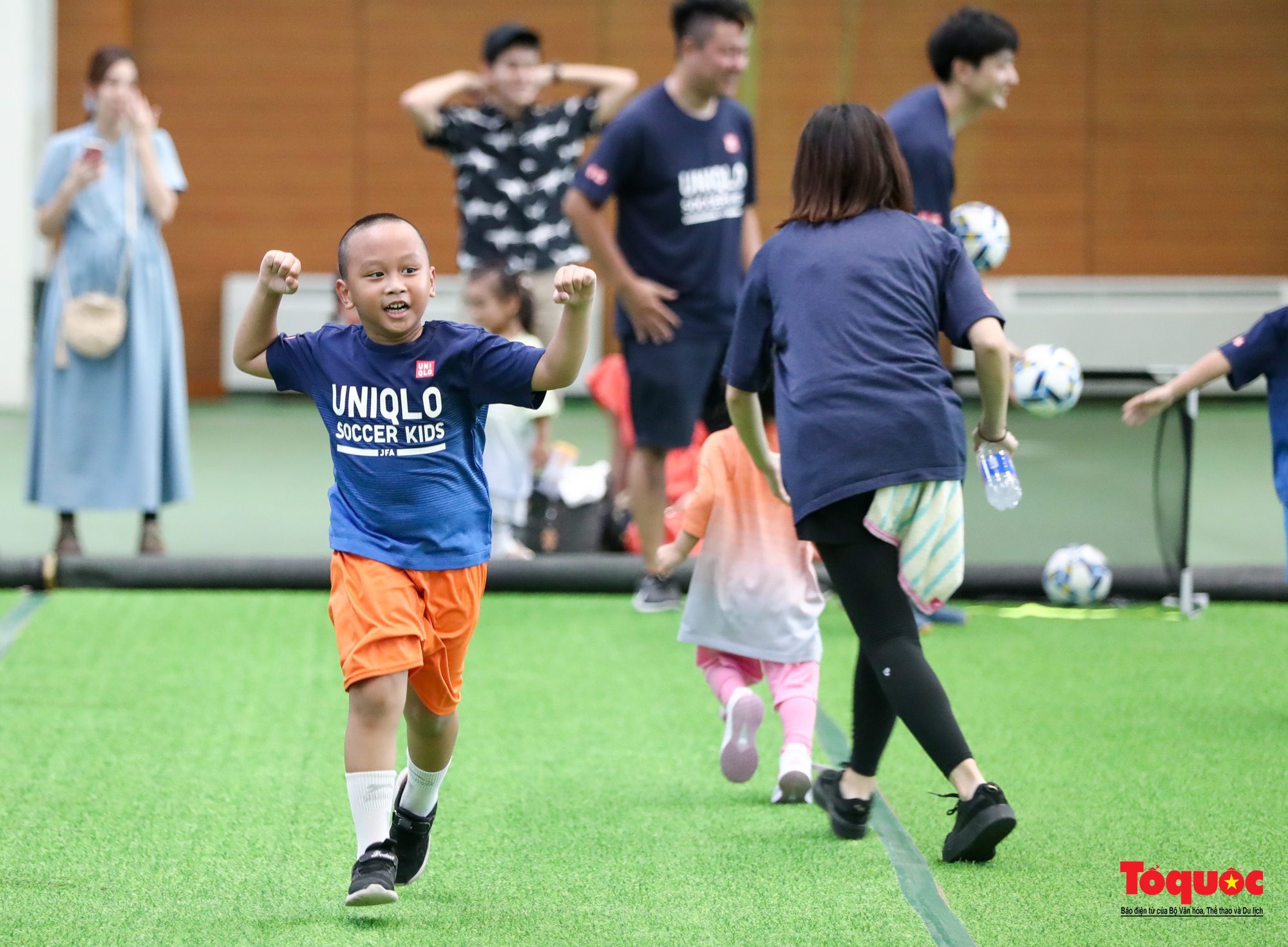 Trẻ em thích thú  trải nghiệm bóng đá thiếu nhi cùng với ngôi sao bóng đá Việt Nam và Nhật Bản - Ảnh 21.