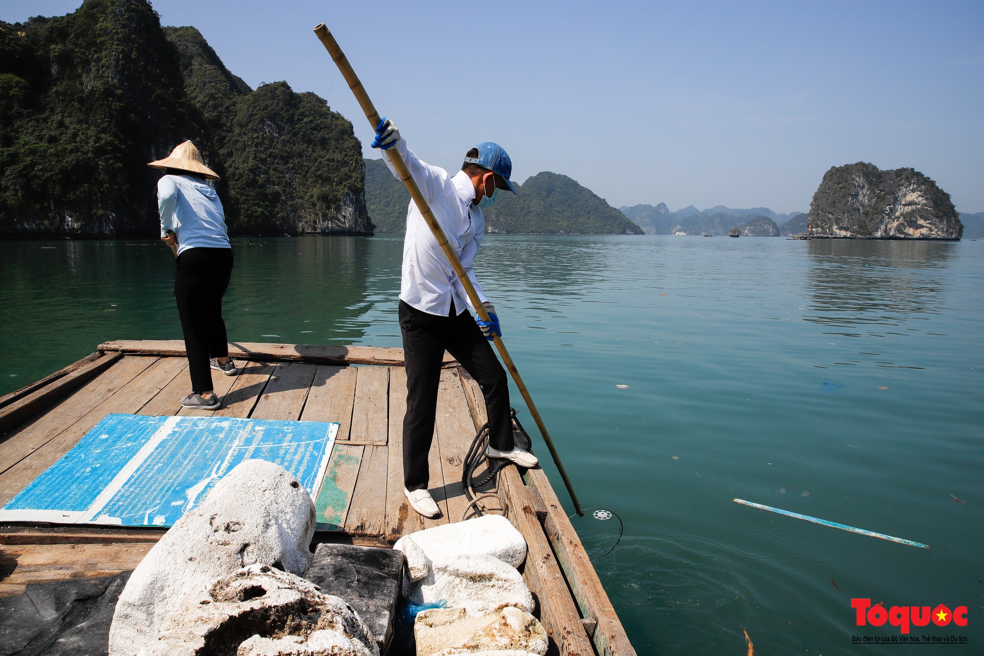 &quot;Đội lửa quét rác&quot; trên vịnh di sản Hạ Long - Ảnh 10.