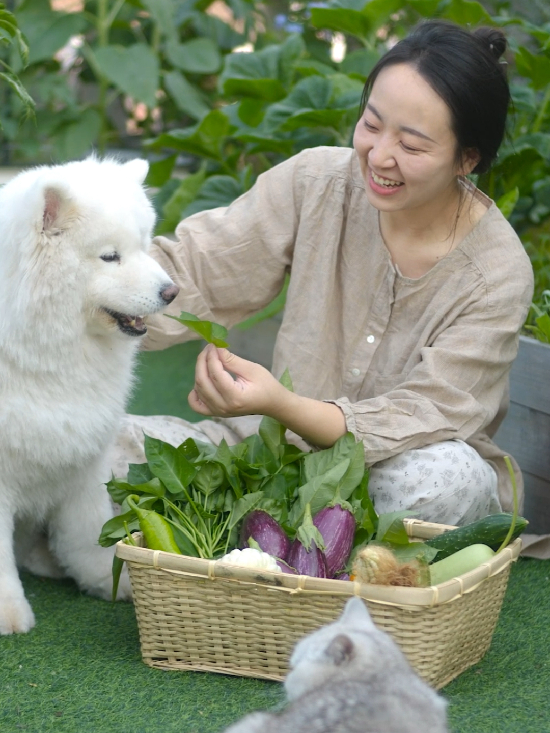 Cô gái đi xin rác về “nuôi” vườn rau sân thượng, giảm mua sắm nhờ mê trồng trọt - Ảnh 2.