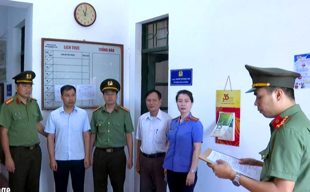 Bắt tạm giam nguyên PGĐ Sở KHĐT và nhiều lãnh đạo thị xã Phú Thọ - Ảnh 1.
