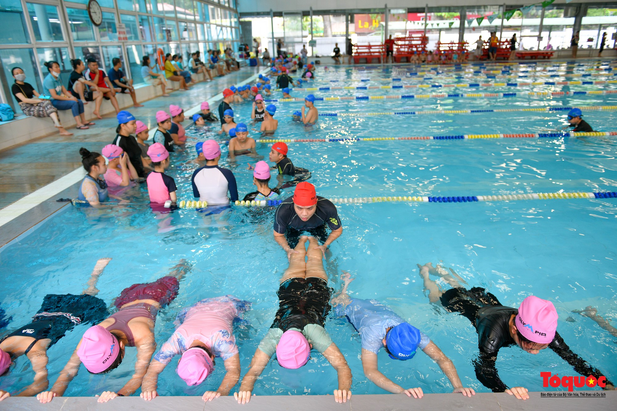 130 trẻ em thủ đô có hoàn cảnh khó khăn đươc học bơi miễn phí - Ảnh 12.
