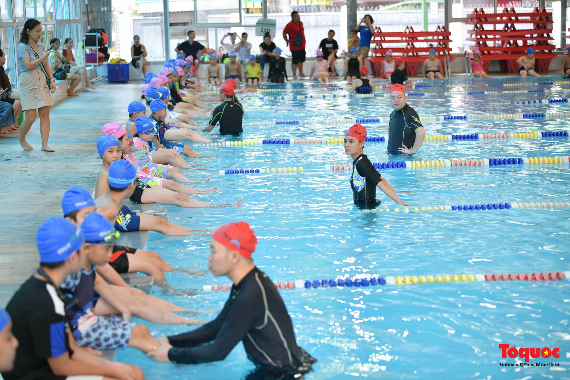 130 trẻ em thủ đô có hoàn cảnh khó khăn đươc học bơi miễn phí - Ảnh 4.