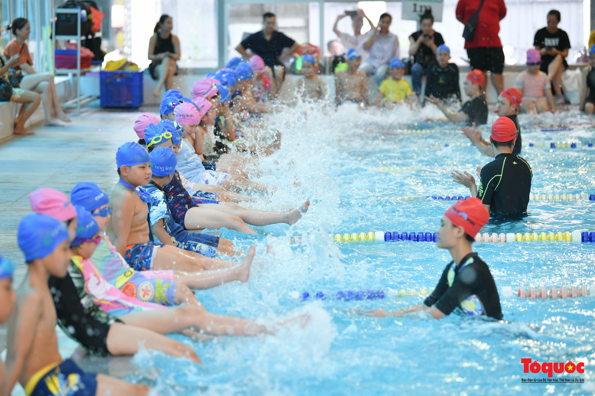 130 trẻ em thủ đô có hoàn cảnh khó khăn đươc học bơi miễn phí - Ảnh 7.