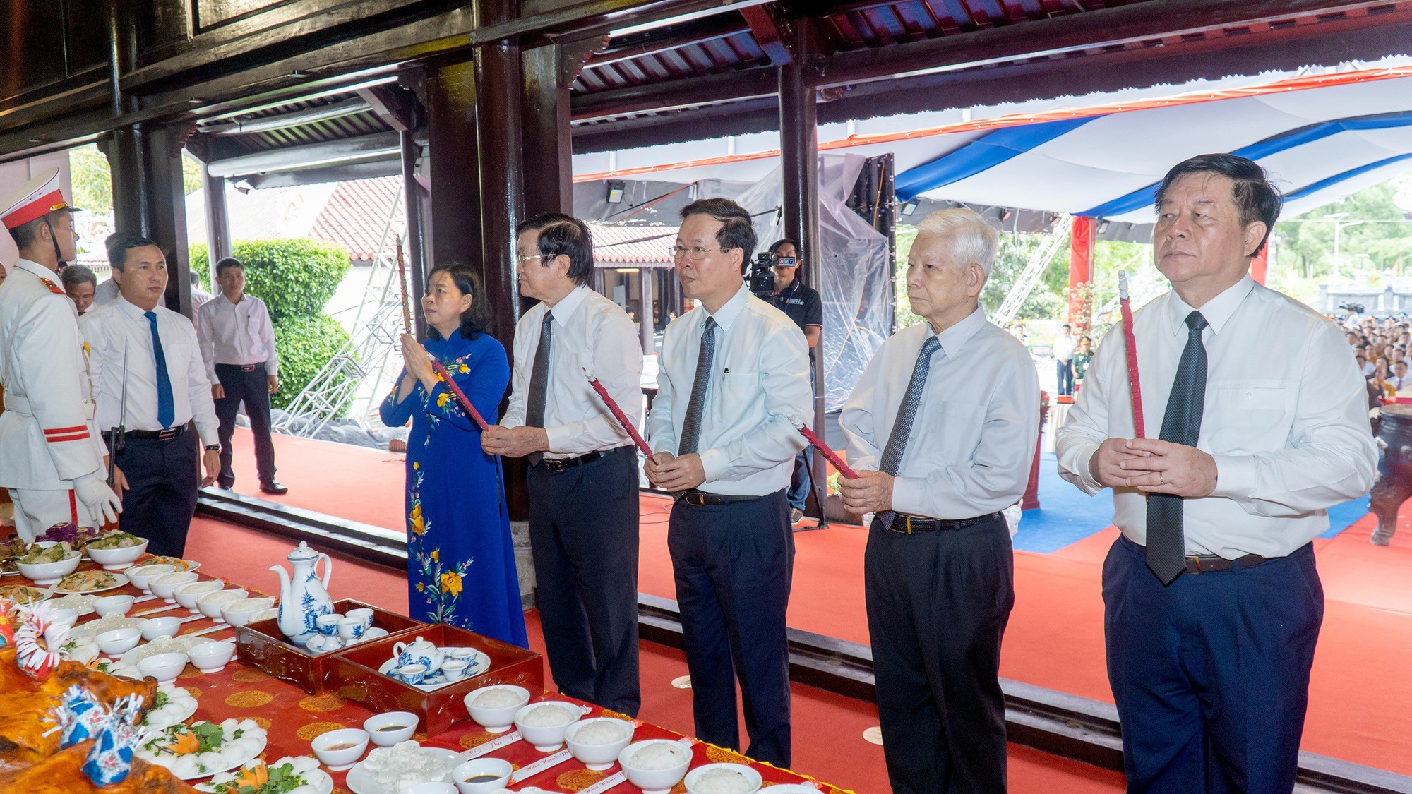 Chủ tịch nước nguyện chuông khai lễ Lễ giỗ các Anh hùng liệt sĩ hy sinh tại Côn Đảo - Ảnh 3.