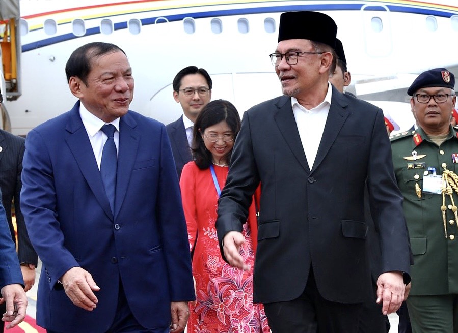 Thủ tướng Malaysia đến Hà Nội, bắt đầu chuyến thăm chính thức Việt Nam - Ảnh 3.