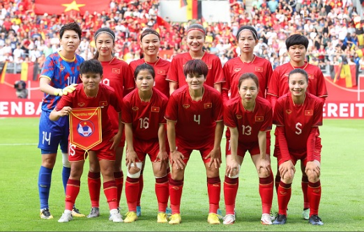 Phóng viên Mỹ mô tả hình ảnh đặc biệt khi tuyển Việt Nam sắp đá trận khai màn World Cup - Ảnh 2.