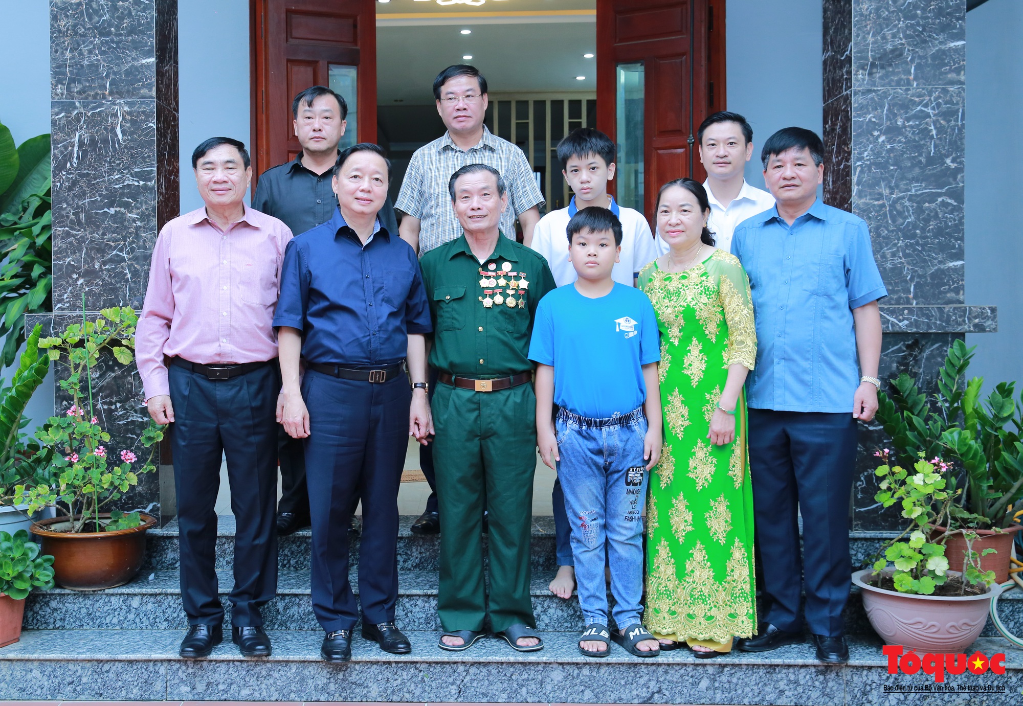 Phó Thủ tướng Trần Hồng Hà thăm, tặng quà các gia đình chính sách tại Điện Biên - Ảnh 6.