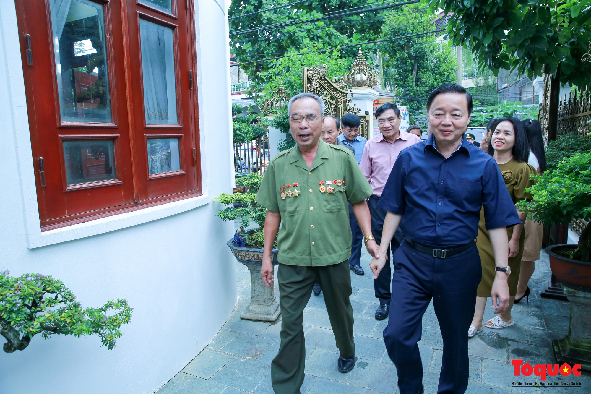 Phó Thủ tướng Trần Hồng Hà thăm, tặng quà các gia đình chính sách tại Điện Biên - Ảnh 1.