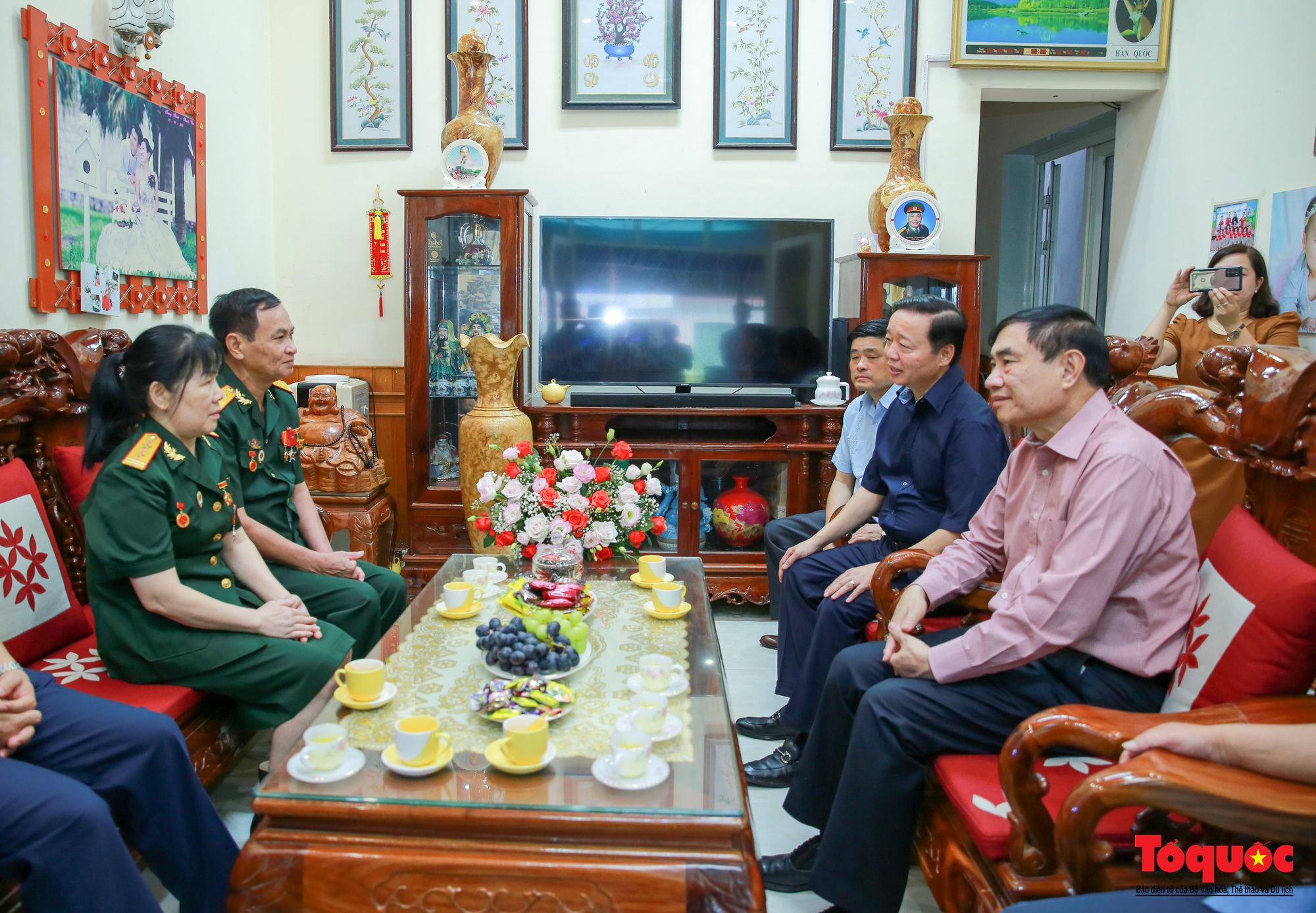 Phó Thủ tướng Trần Hồng Hà thăm, tặng quà các gia đình chính sách tại Điện Biên - Ảnh 3.