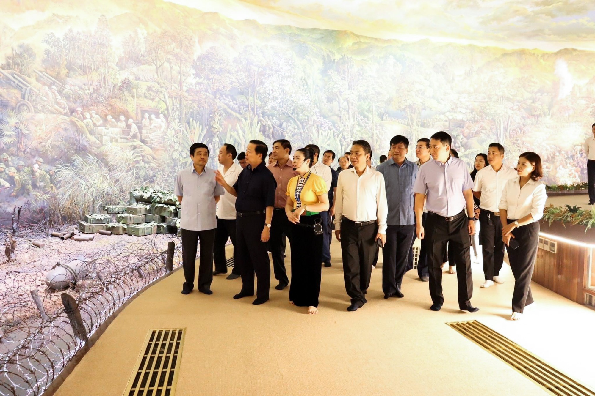Lãnh đạo Đảng, Nhà nước tham quan Bảo tàng Chiến thắng lịch sử Điện Biên Phủ - Ảnh 5.