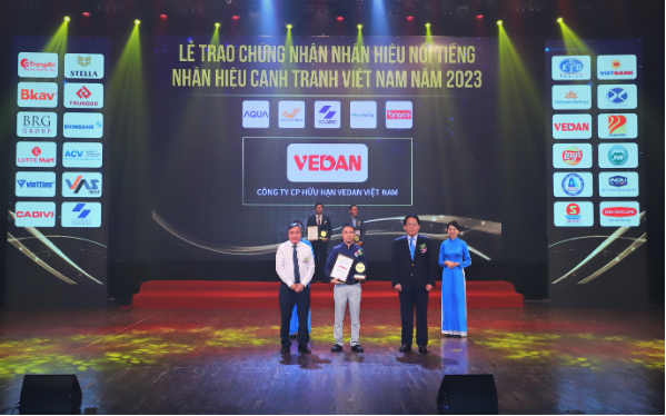 Vedan được vinh danh &quot;Top 10 nhãn hiệu nổi tiếng Việt Nam&quot; năm 2023 - Ảnh 1.