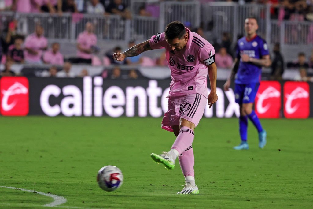 Lionel Messi tỏa sáng, ghi siêu phẩm đá phạt trong ngày ra mắt Inter Miami