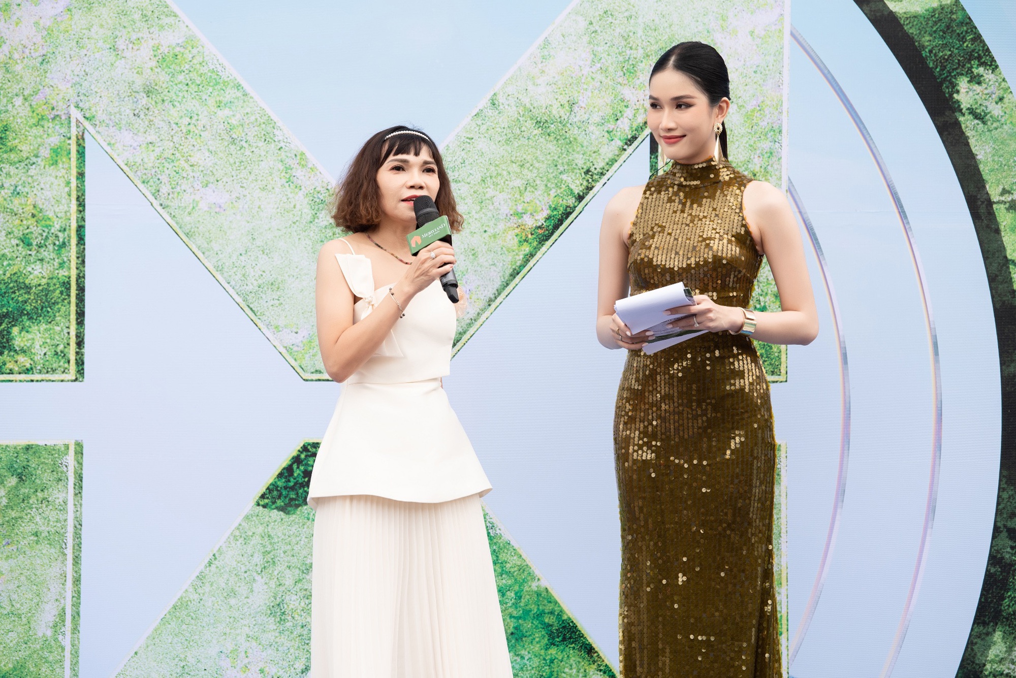 Đại diện công ty RV-OPV trao giải thưởng cho top 5 đề cử Người đẹp biển Miss World Vietnam 2023 - Ảnh 3.