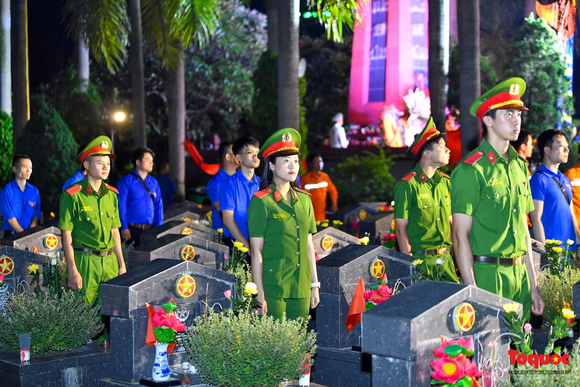 Những ngọn nến tri ân được thắp lên tại Nghĩa trang Liệt sĩ thành phố Hà Nội - Ảnh 10.