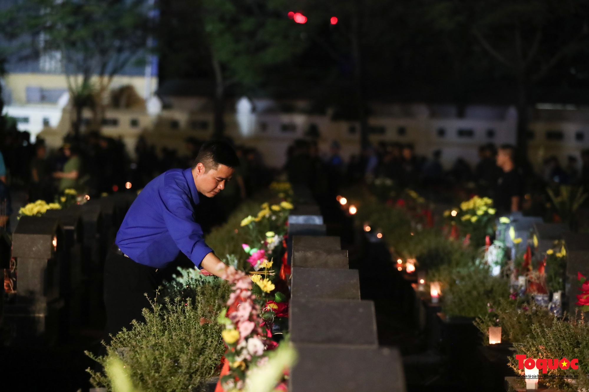Những ngọn nến tri ân được thắp lên tại Nghĩa trang Liệt sĩ thành phố Hà Nội - Ảnh 18.