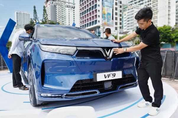 Ô tô điện VinFast chiếm trọn cảm tình của khách Việt - Ảnh 2.