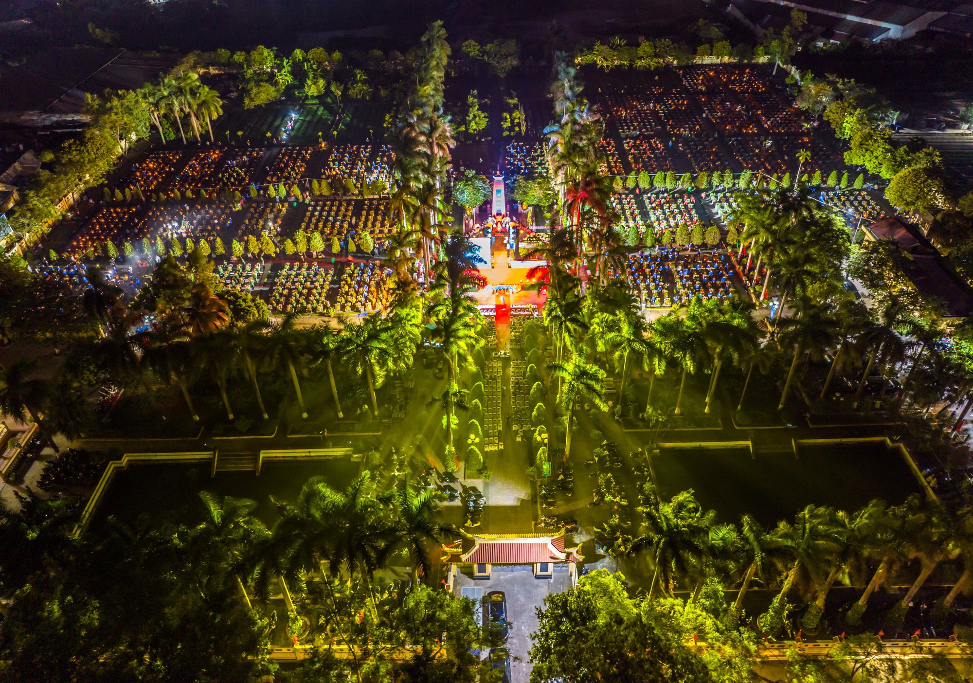 Những ngọn nến tri ân được thắp lên tại Nghĩa trang Liệt sĩ thành phố Hà Nội - Ảnh 9.