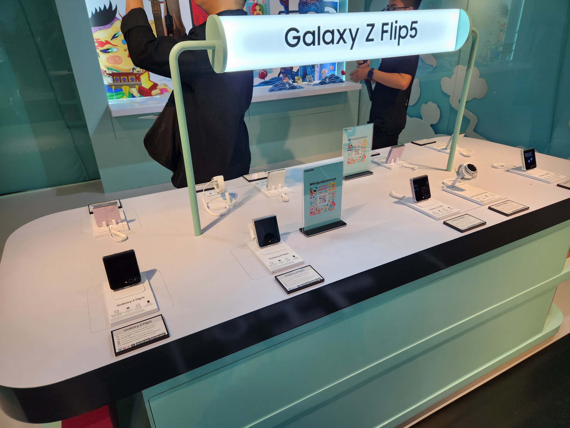 Samsung Galaxy Z Flip5 và Samsung Watch 6