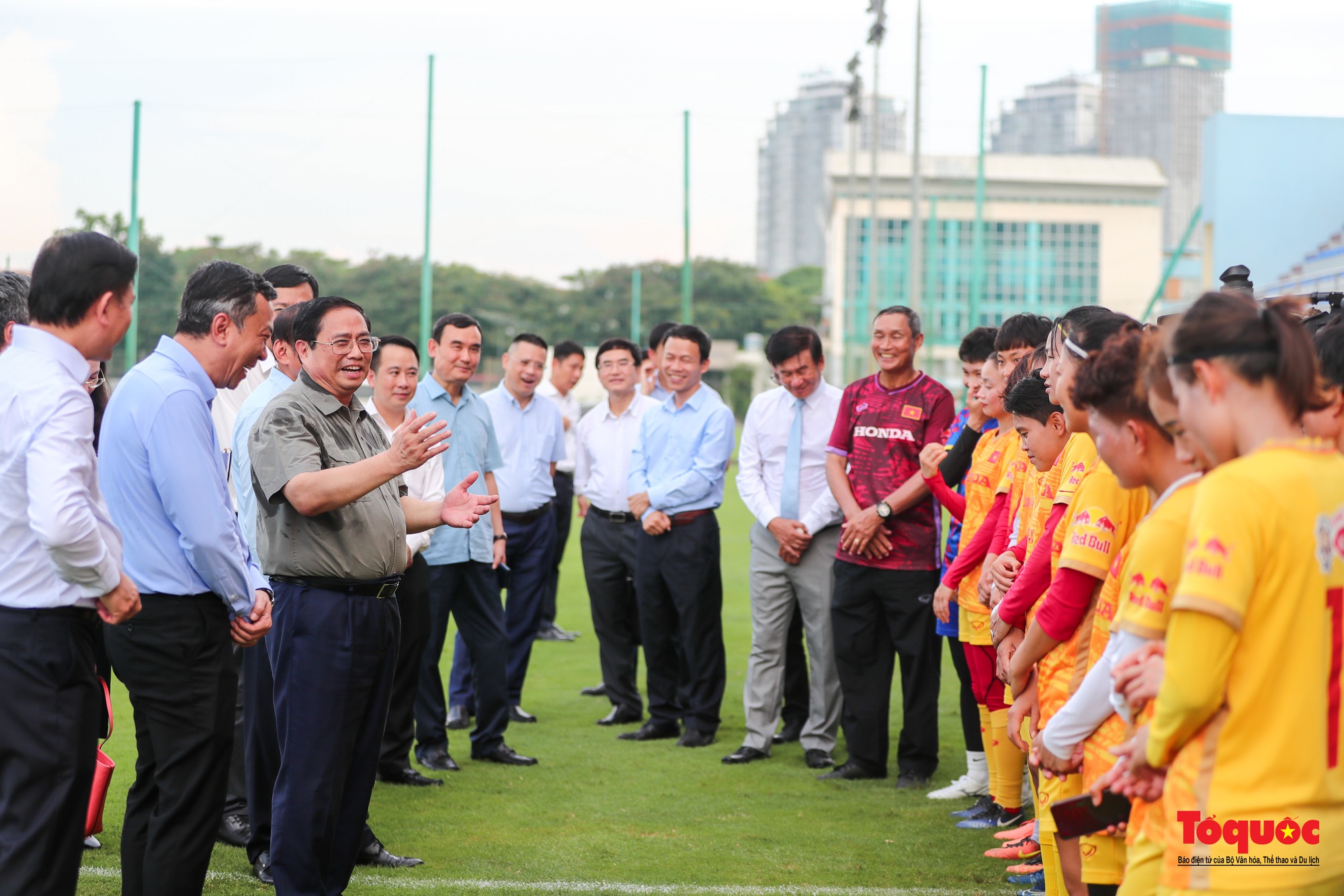 Thủ tướng gặp mặt, động viên Đội tuyển bóng đá nữ trước khi lên đường dự World Cup 2023 - Ảnh 8.