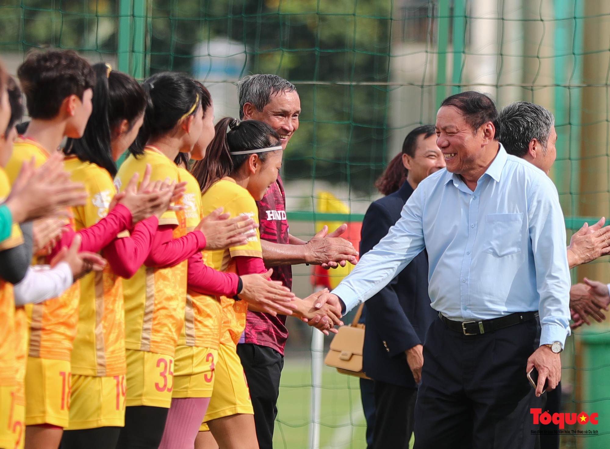 Thủ tướng gặp mặt, động viên Đội tuyển bóng đá nữ trước khi lên đường dự World Cup 2023 - Ảnh 3.