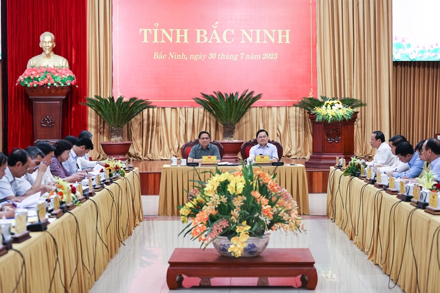 Phát huy mạnh mẽ truyền thống văn hóa, lịch sử, xây dựng Bắc Ninh phát triển nhanh và bền vững - Ảnh 1.