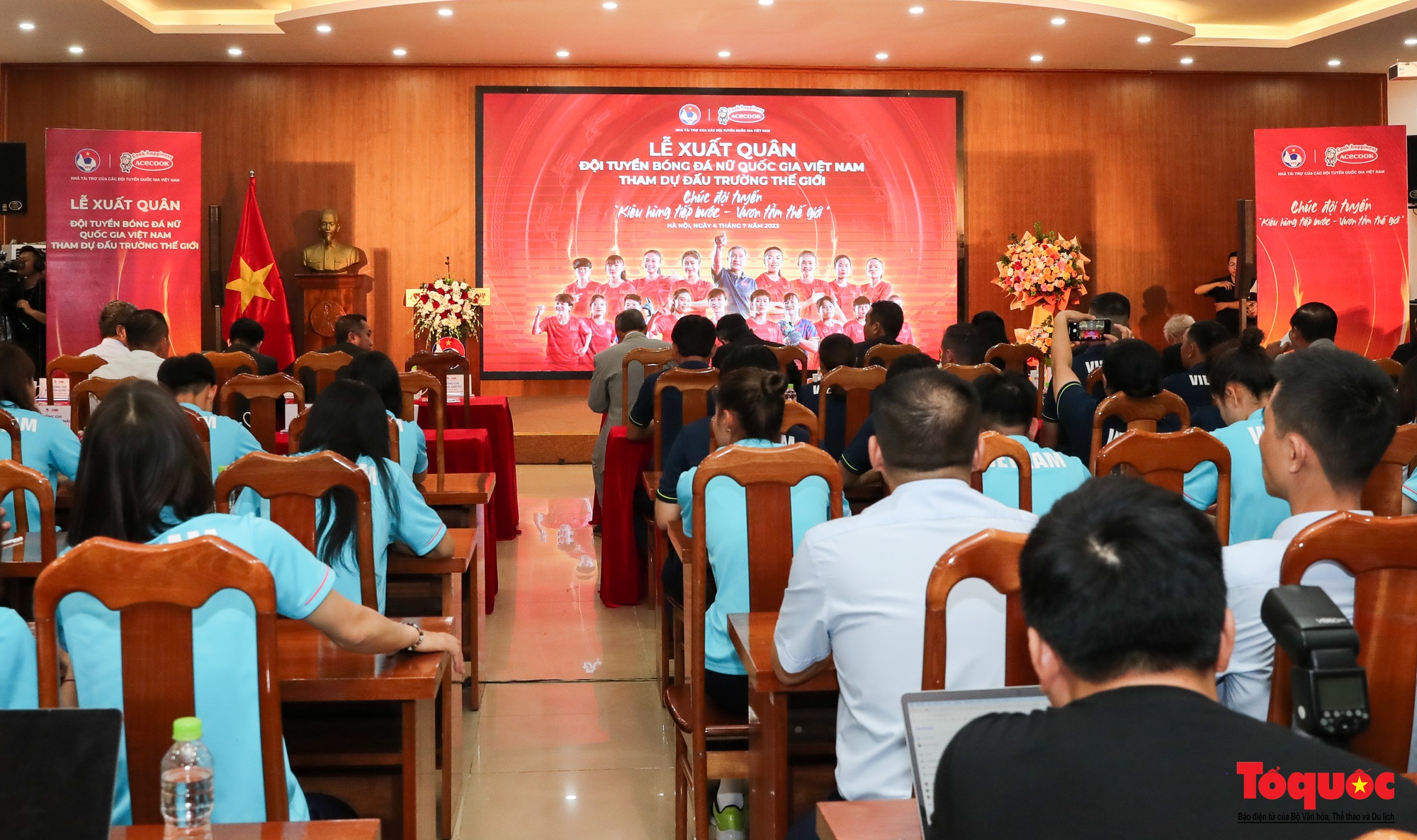 Tuyển nữ Việt Nam nhận tài trợ khủng tại lễ xuất quân dự World Cup 2023 - Ảnh 1.