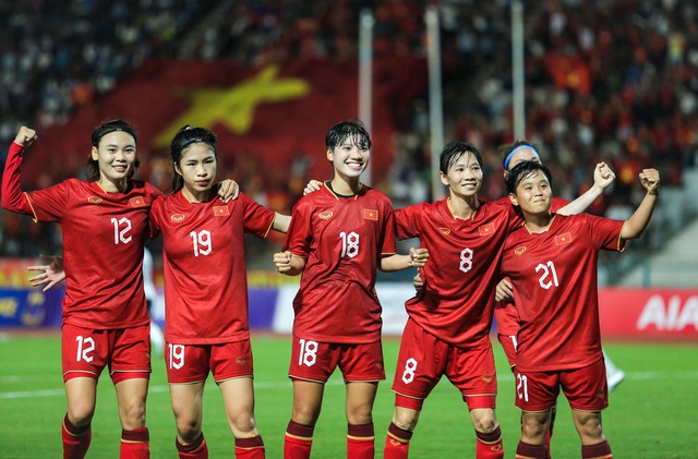 Báo quốc tế ca ngợi bóng đá Việt Nam thăng hạng thế giới - Ảnh 1.