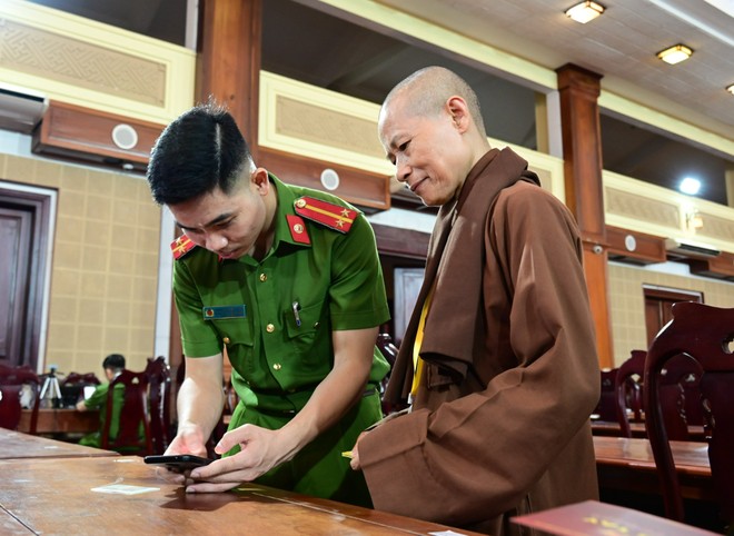 Tăng, Ni sinh Học viện Phật giáo Việt Nam tích cực tham gia kích hoạt tài khoản định danh điện tử - Ảnh 2.