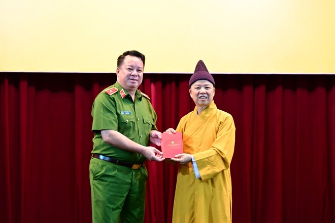 Tăng, Ni sinh Học viện Phật giáo Việt Nam tích cực tham gia kích hoạt tài khoản định danh điện tử - Ảnh 1.