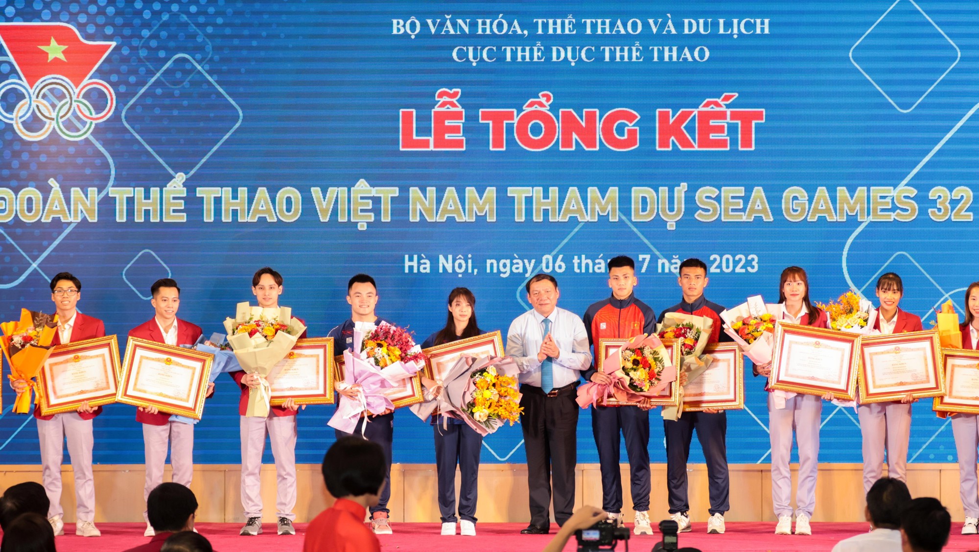 Bộ trưởng Nguyễn Văn Hùng: Thể thao biểu thị cho tinh thần yêu nước, sự đoàn kết và tạo động lực tinh thần cho nhân dân - Ảnh 5.