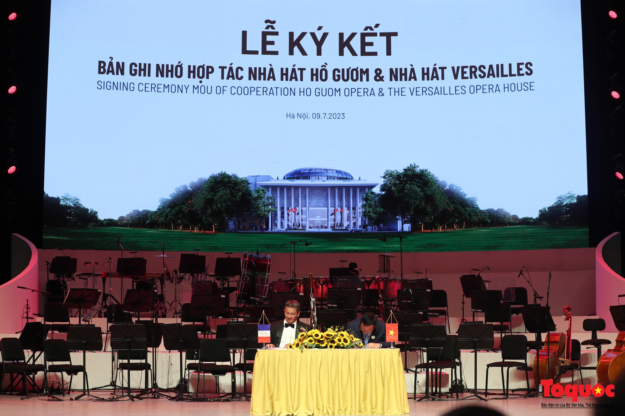 Thủ tướng Phạm Minh Chính dự Lễ Khánh thành Nhà hát Hồ Gươm - Ảnh 13.