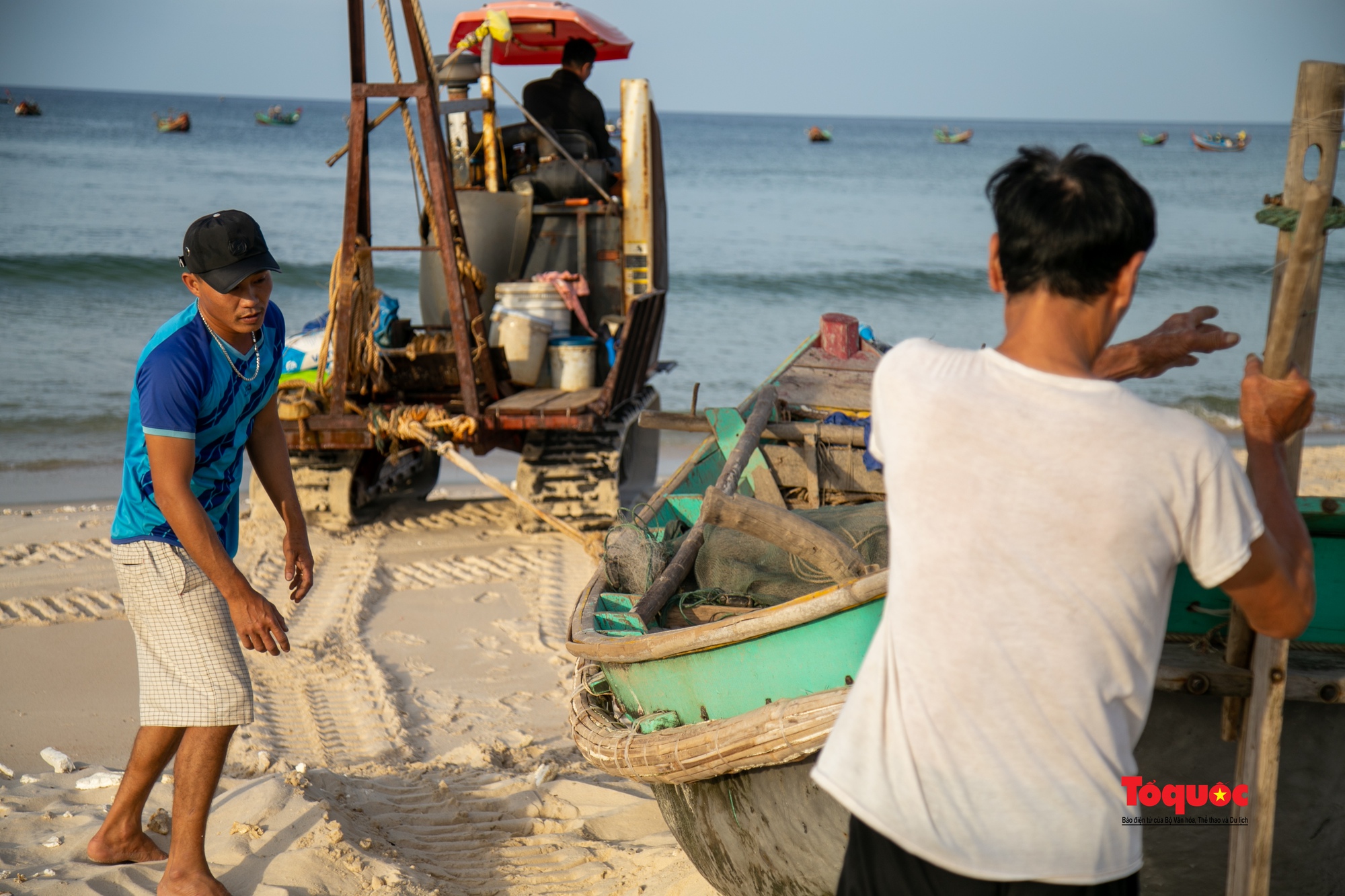 Một ngày với người &quot;kẻ biển&quot;… - Ảnh 2.