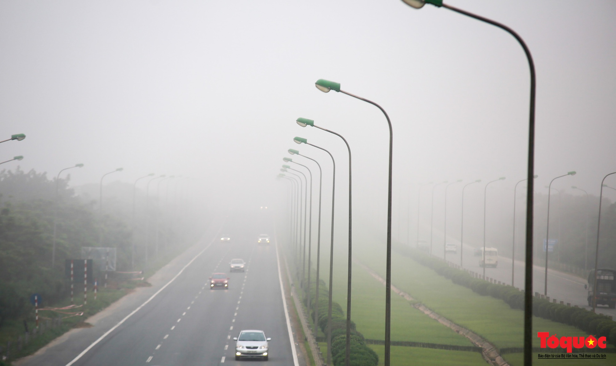 Hà Nội mưa phùn sương mù dày đặc, chỉ số ô nhiễm không khí lại tăng cao - Ảnh 5.